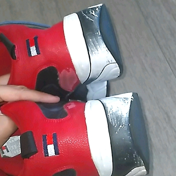 Men Tommy Hilfiger size 11, alittle worn out - Picture 3 of 3